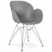 Chaise design grise avec assise en polypropylène et piétement en métal chromé
