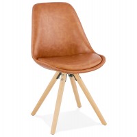 Chaise style industriel avec assise confortable en similicuir marron et pieds en bois au naturel