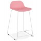 Tabouret de bar rose design mi-hauteur avec assise design très solide et pied stable de couleur blanc en métal antidérapant