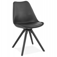 Chaise scandinave noire ,solide et design, avec assise moelleuse en similicuir et pieds en bois