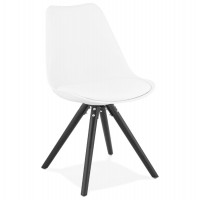 Chaise scandinave blanche, solide et design, avec assise en similicuir moelleuse et pieds en bois noirs