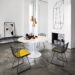 Chaise Bertoia originale dans le salon