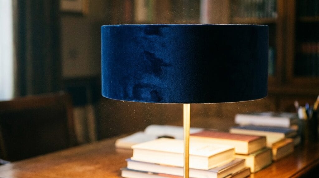 matière d'un abat-jour avec la couleur bleue