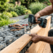 Comment fixer du bois sur un gabion ?