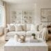 Déco moderne aux tons beige et blanc avec canapé crème et table basse en marbre
