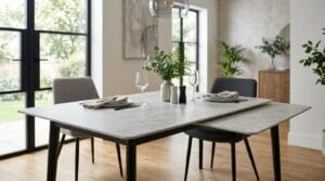 Table en céramique avec décor élégant et moderne