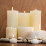 https://www.magnific.com/free-photo/white-candles-pebbles-stone-wood_991549.htm#fromView=search&page=3&position=34&uuid=866b93fd-81ce-4da2-8de9-748232afe401&query=bougie Bougies blanches et pierre naturelles