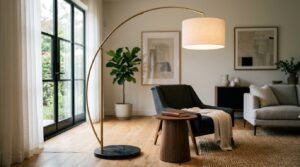 lampadaire design acheté pour éclairer un salon