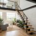 Escalier à pas japonais en bois clair et métal noir menant à une mezzanine dans un loft lumineux