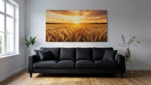 Tableau paysage coucher de soleil au-dessus d'un canape anthracite dans un salon oriente nord